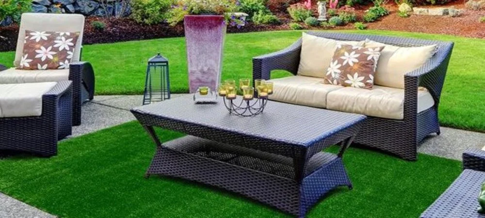 Carpet Rug Better Than Artificial Grass, Can You Put An Outdoor Rug On Grass